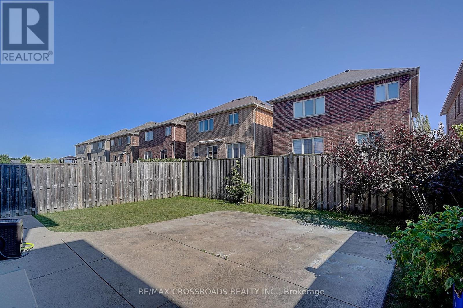 Photo 34 of 106 Milos Road, Richmond Hill ON