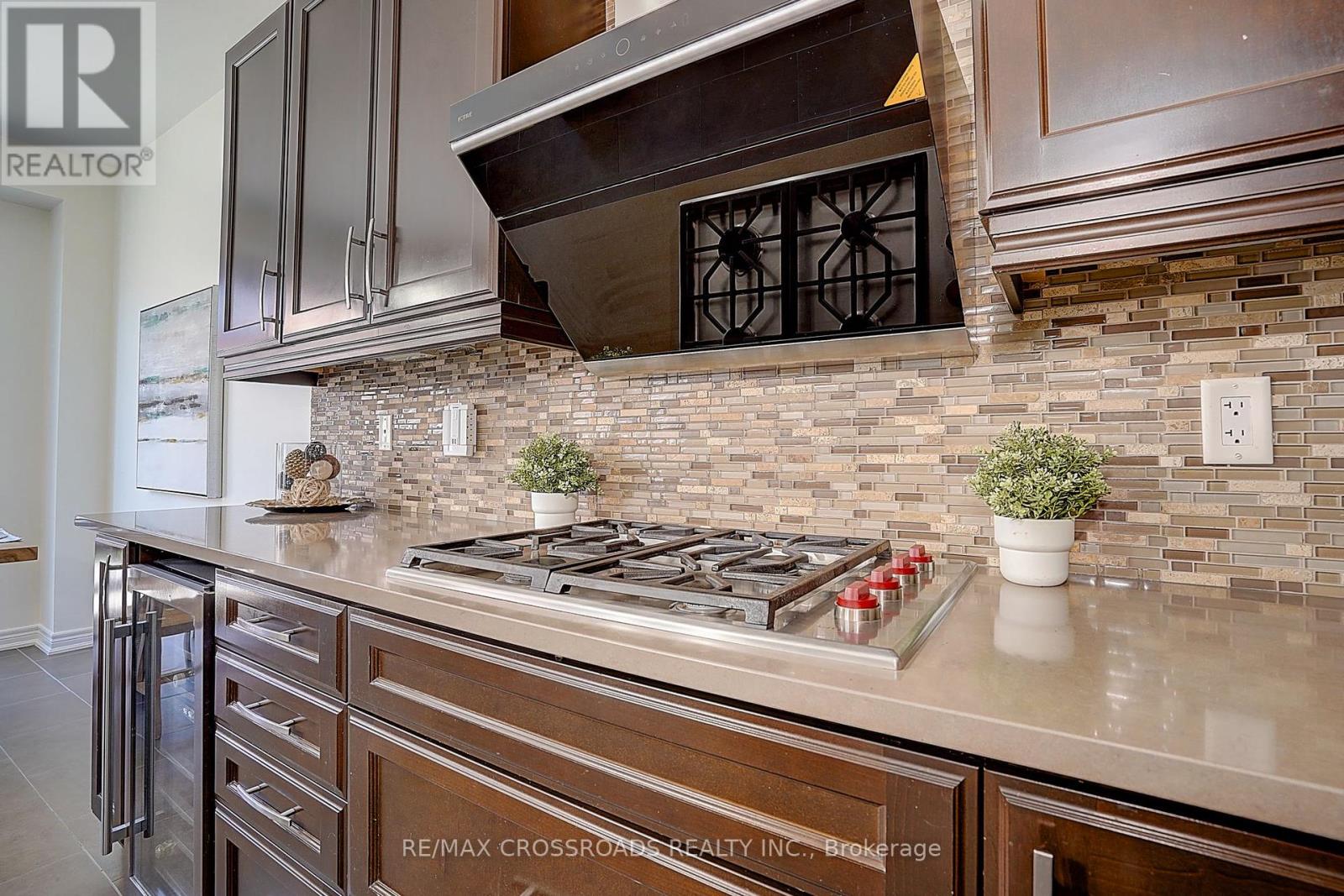 Photo 9 of 106 Milos Road, Richmond Hill ON