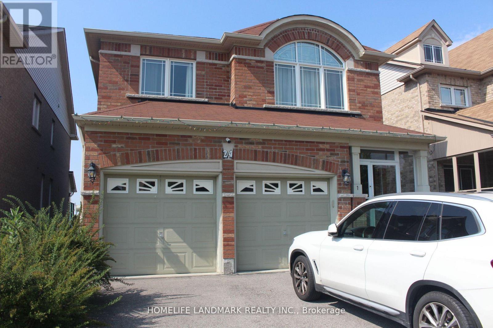 Photo 3 of 2 24 Old Field Crescent, Newmarket ON