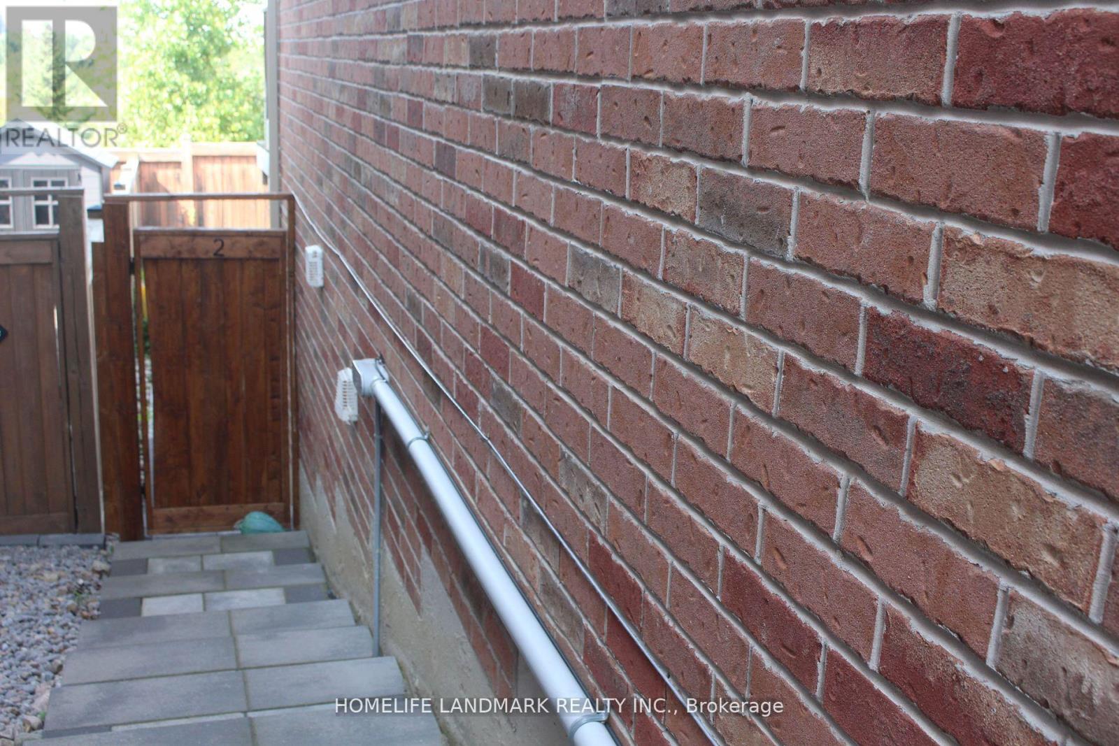 Photo 9 of 2 24 Old Field Crescent, Newmarket ON