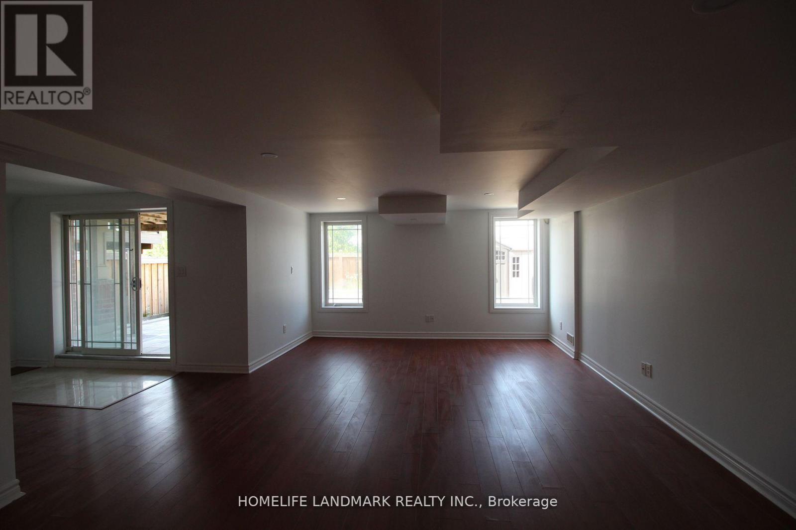 Photo 10 of 2 24 Old Field Crescent, Newmarket ON