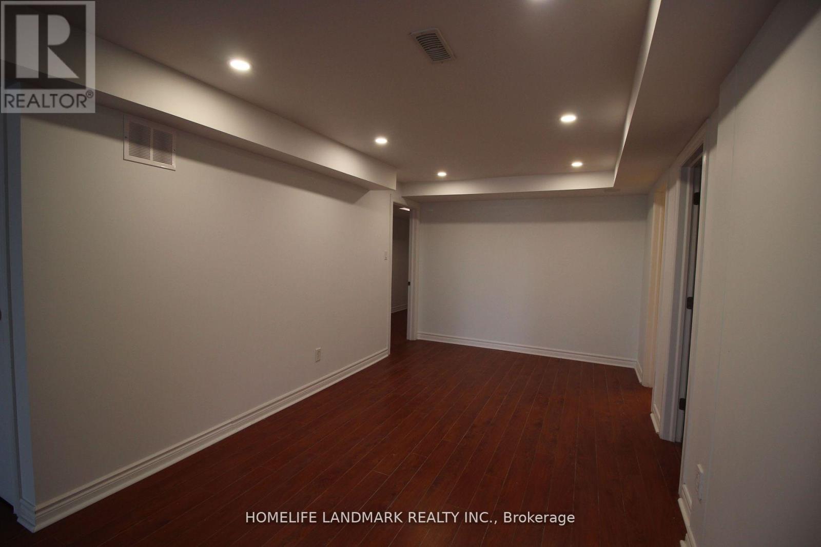 Photo 1 of 2 24 Old Field Crescent, Newmarket ON
