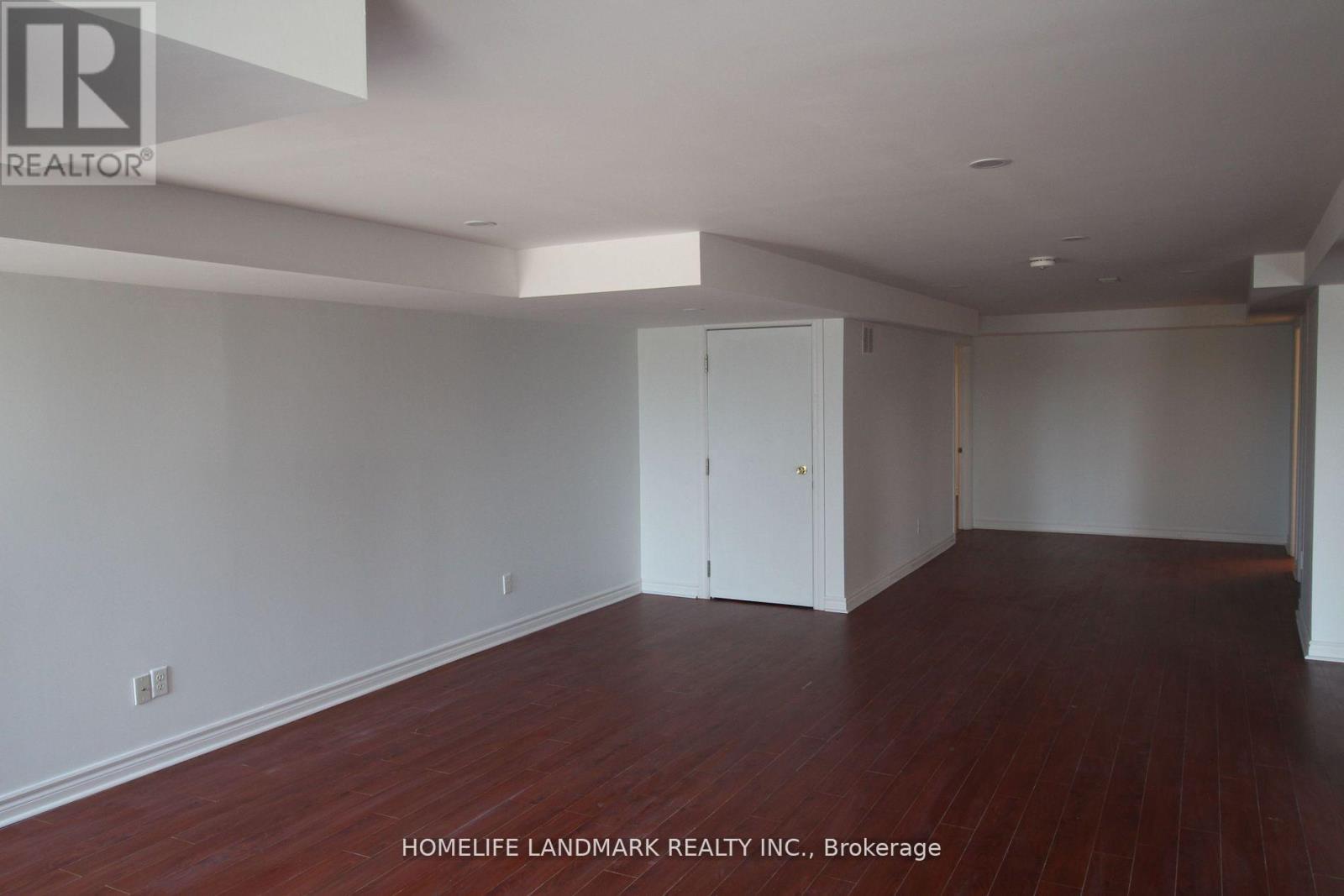 Photo 5 of 2 24 Old Field Crescent, Newmarket ON