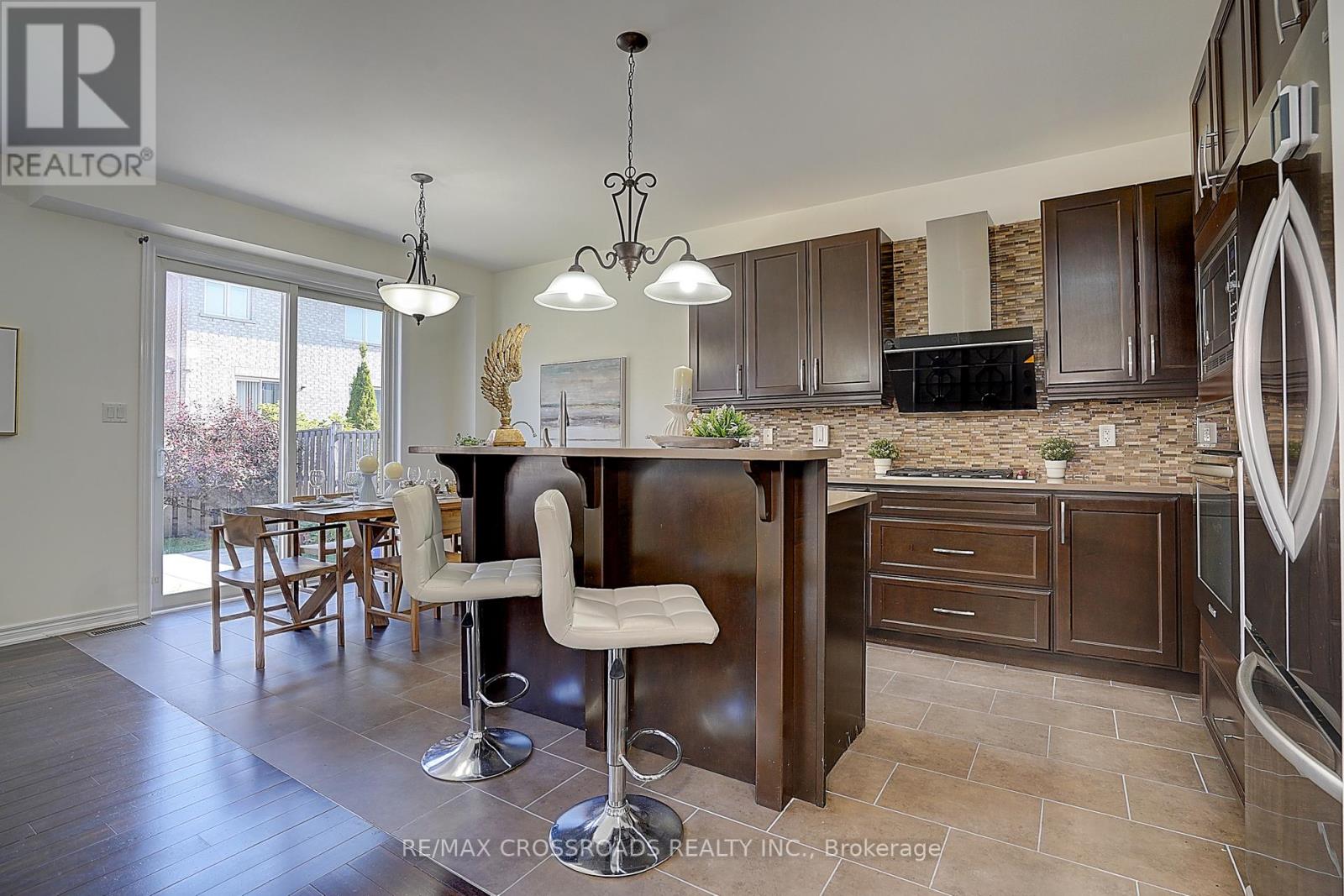 Photo 13 of 106 Milos Road, Richmond Hill ON