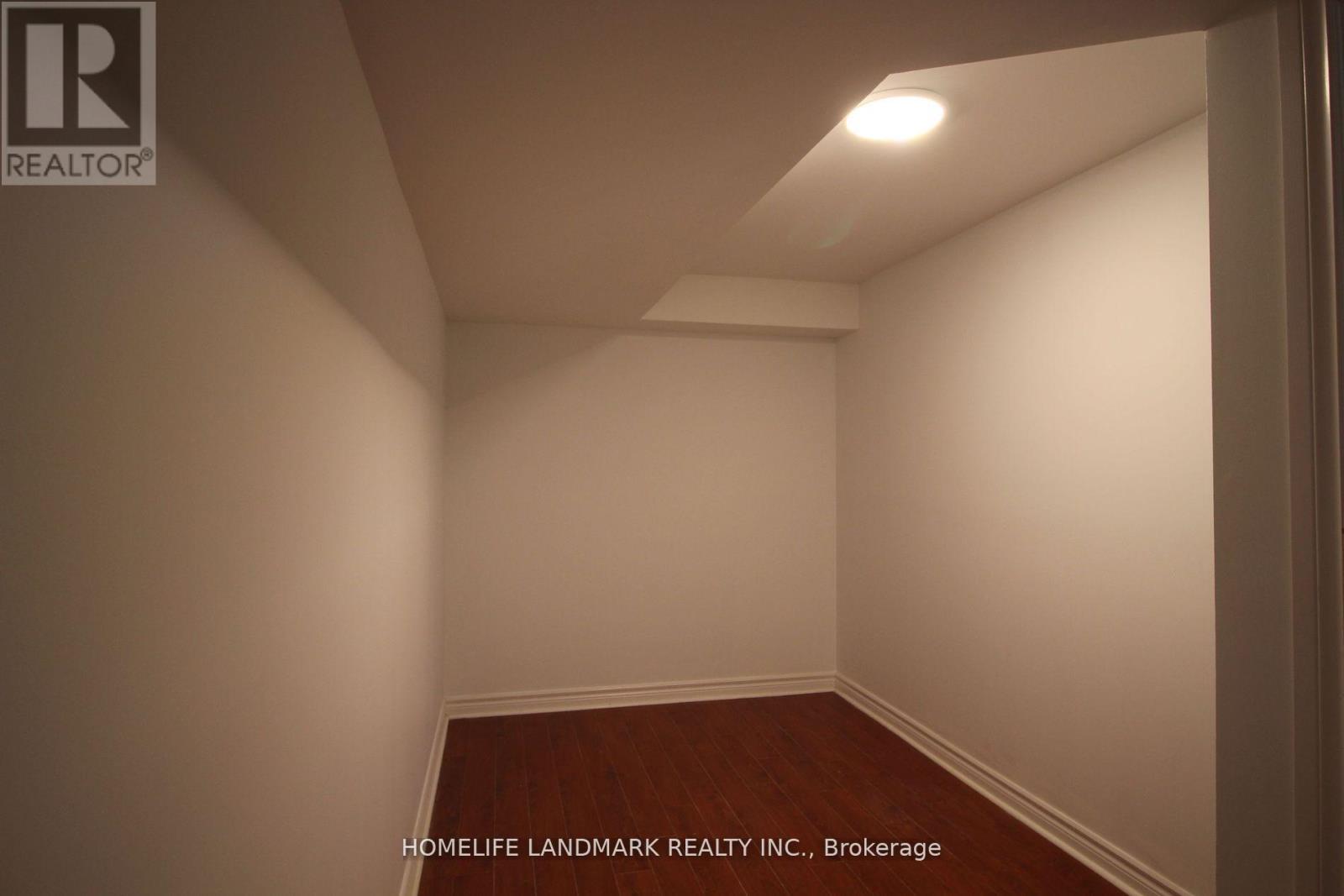 Photo 11 of 2 24 Old Field Crescent, Newmarket ON