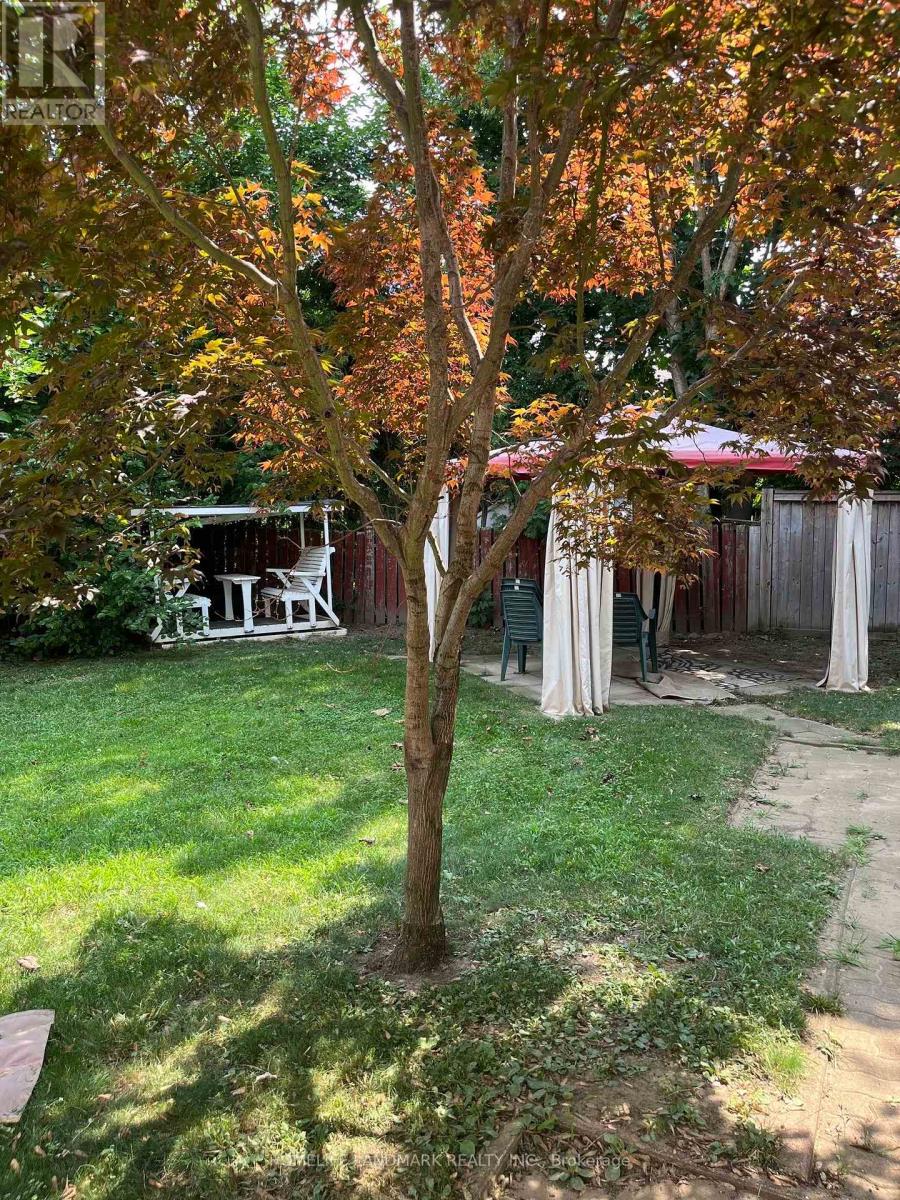 Photo 8 of 3290 Spruce Avenue, Burlington ON