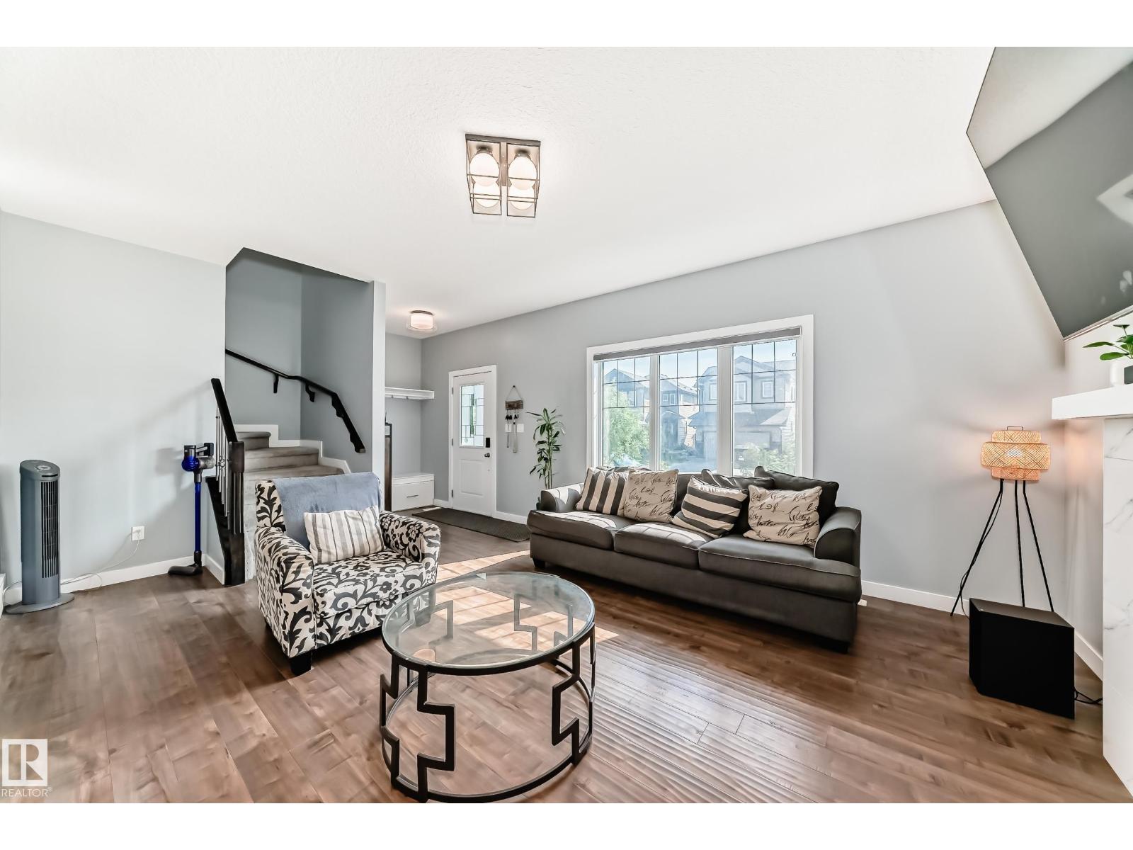 Photo 11 of 2716 11 St Nw Nw, Edmonton AB