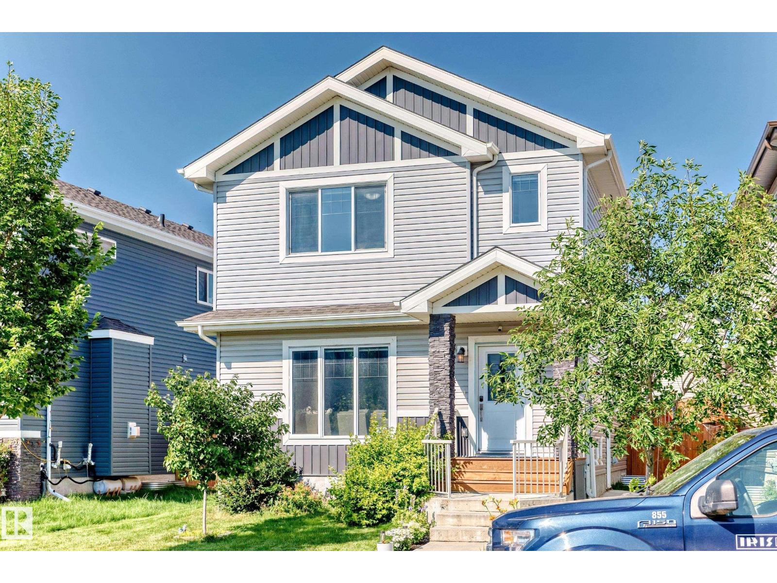 Photo 2 of 2716 11 St Nw Nw, Edmonton AB