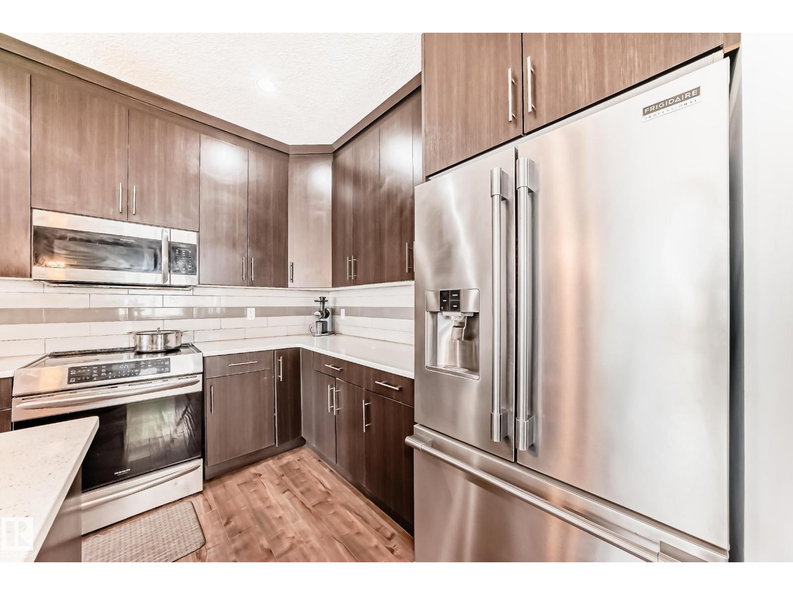 Photo 8 of 2716 11 St Nw Nw, Edmonton AB
