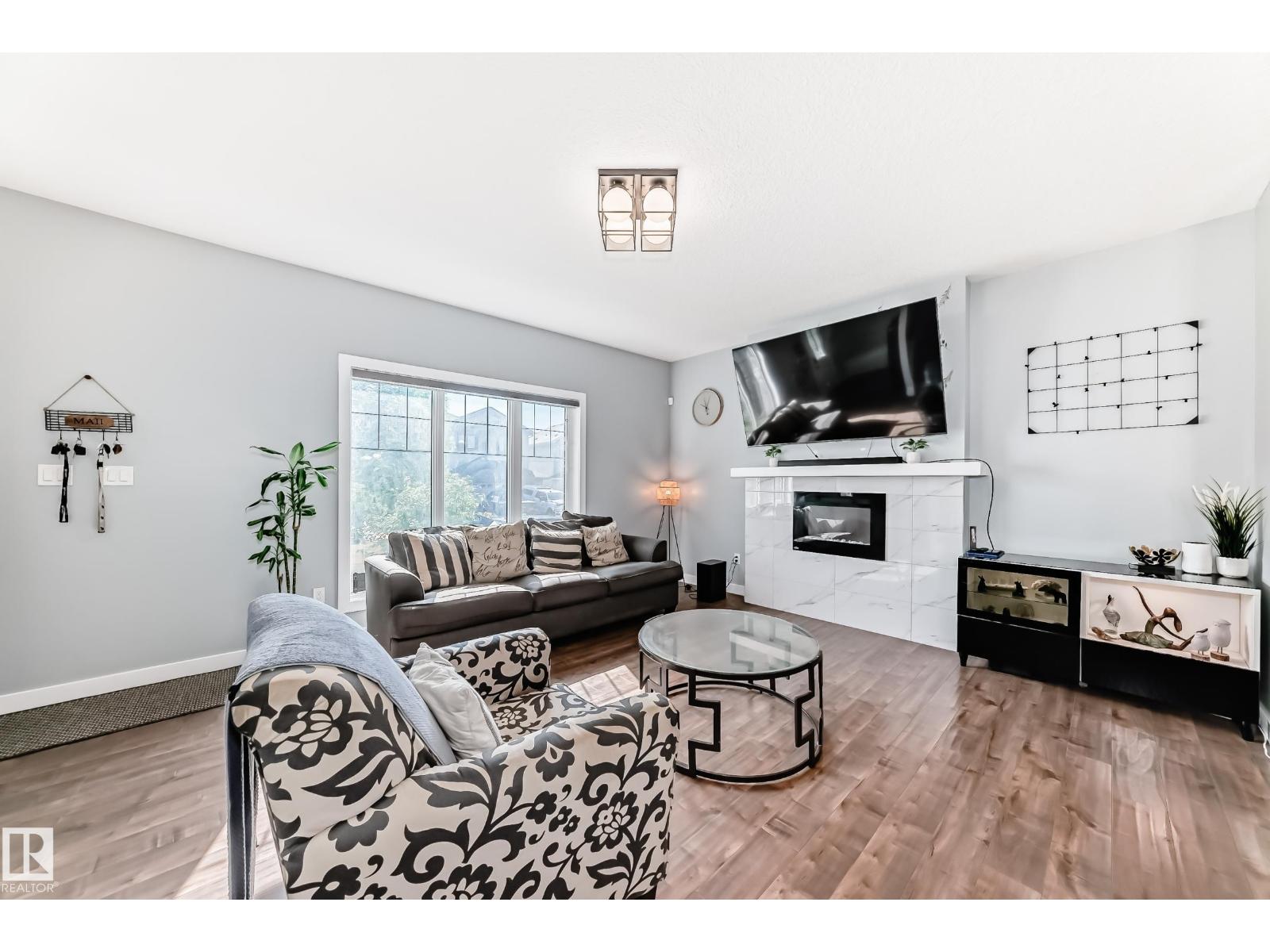 Photo 9 of 2716 11 St Nw Nw, Edmonton AB