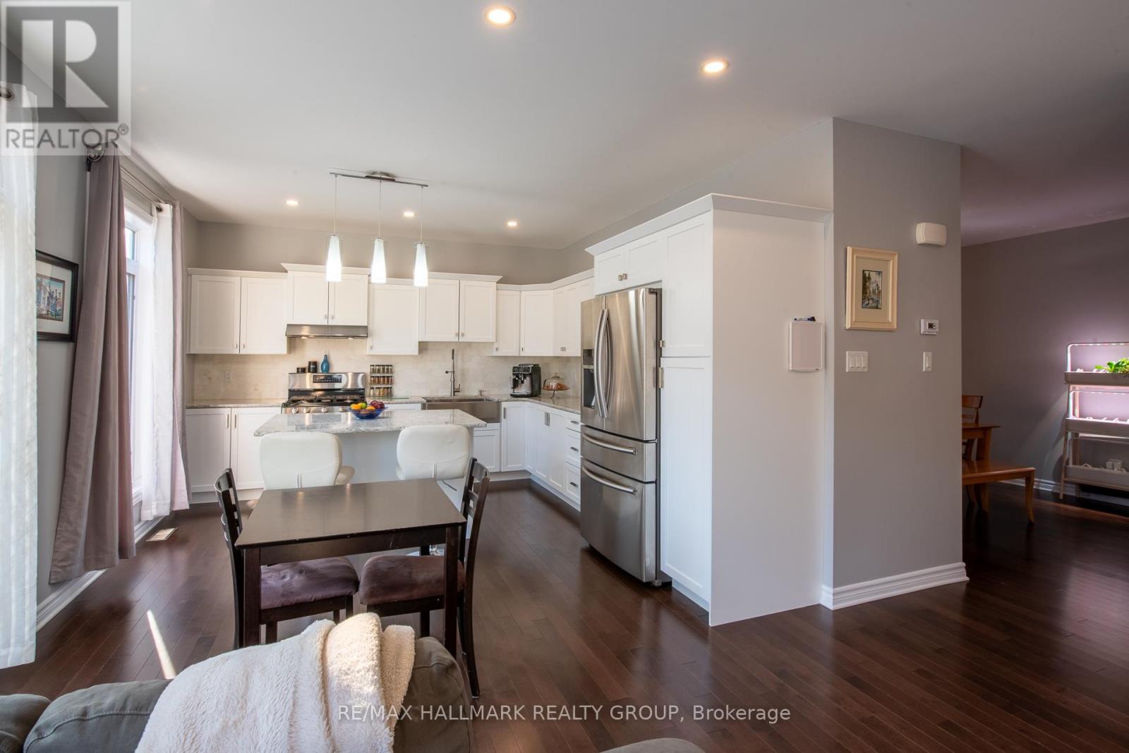 Photo 6 of 217 Fountainhead Drive, Ottawa ON