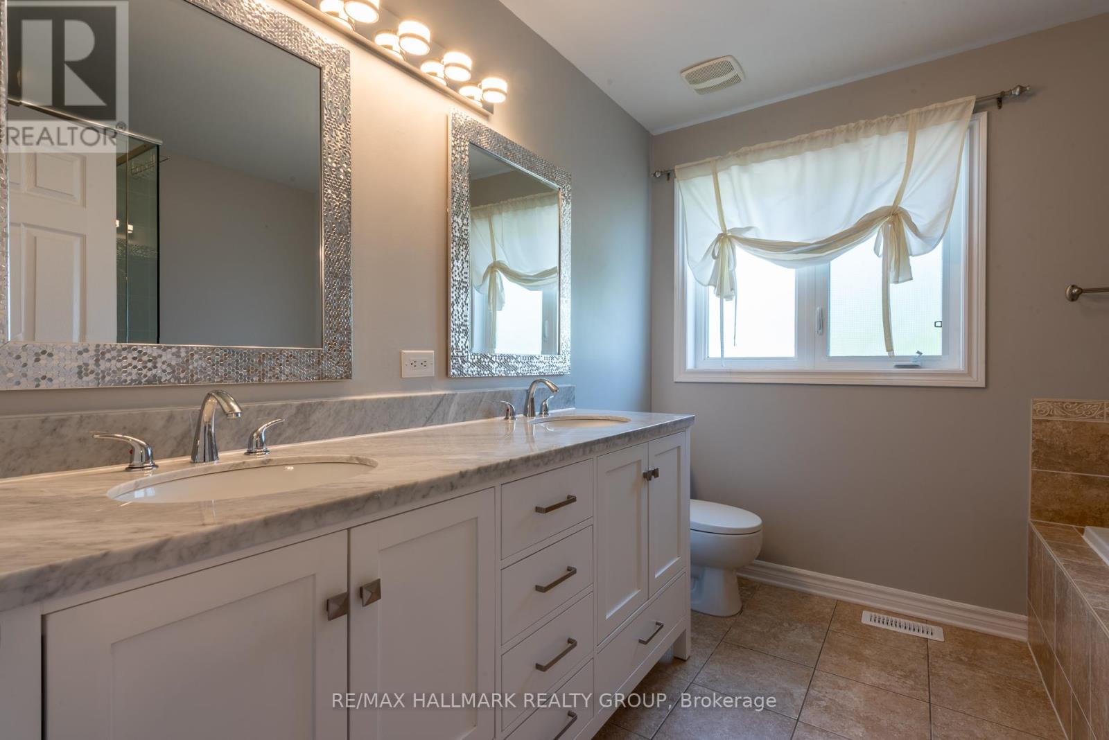 Photo 19 of 217 Fountainhead Drive, Ottawa ON
