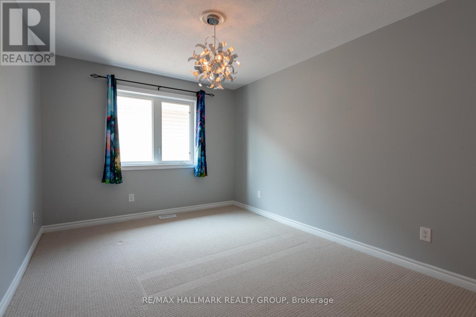 Photo 24 of 217 Fountainhead Drive, Ottawa ON