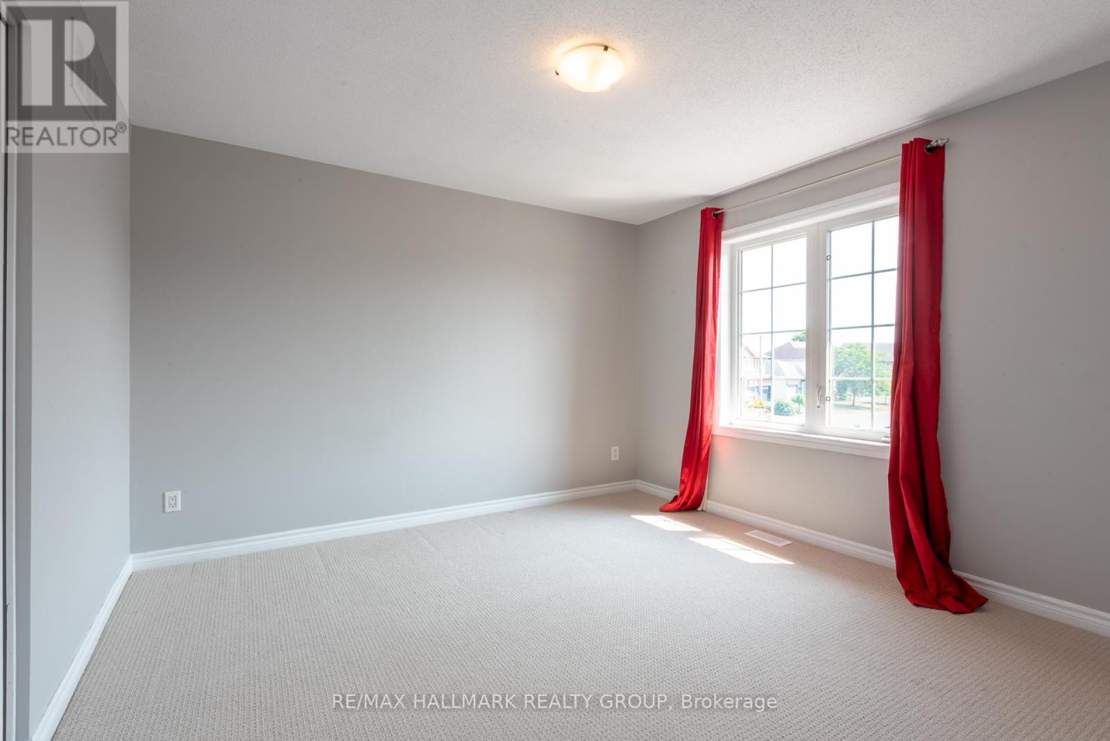 Photo 38 of 217 Fountainhead Drive, Ottawa ON
