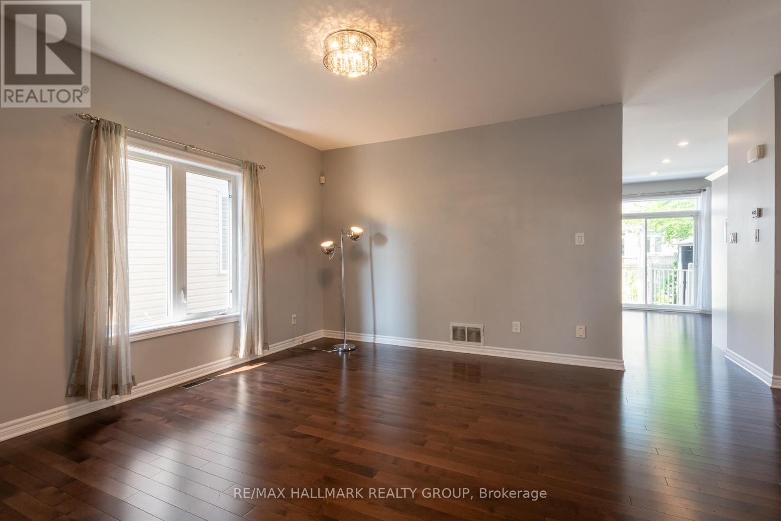 Living room ready to move in.