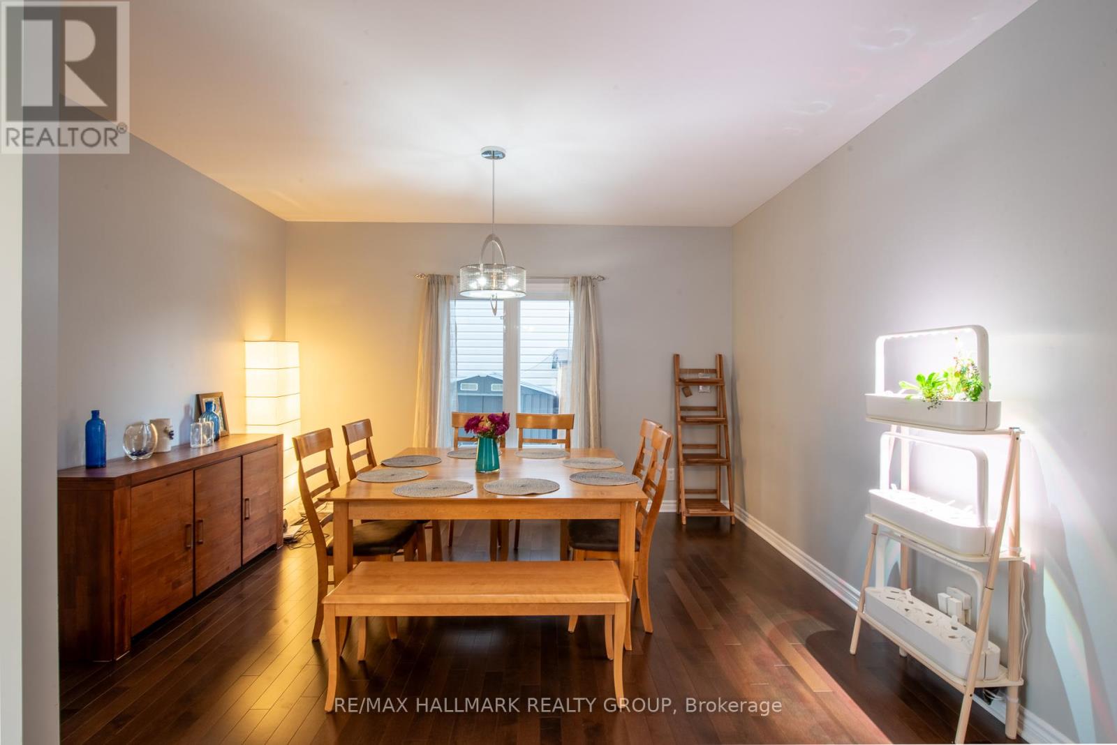 Photo 4 of 217 Fountainhead Drive, Ottawa ON