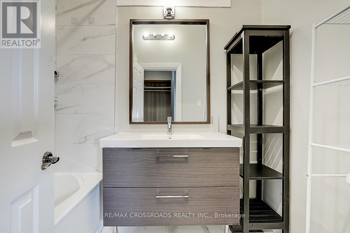 Photo 36 of 53 Forest Grove Main Floor Drive, Toronto ON