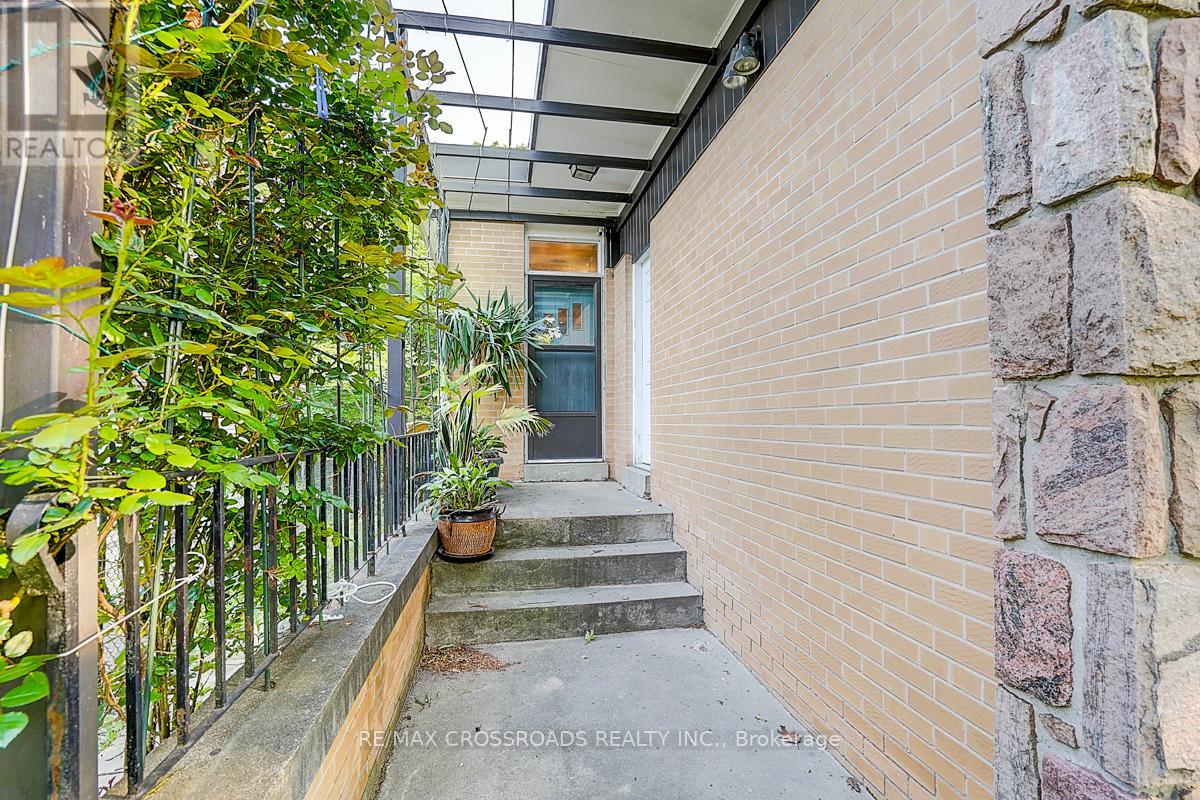 Photo 25 of 53 Forest Grove Main Floor Drive, Toronto ON