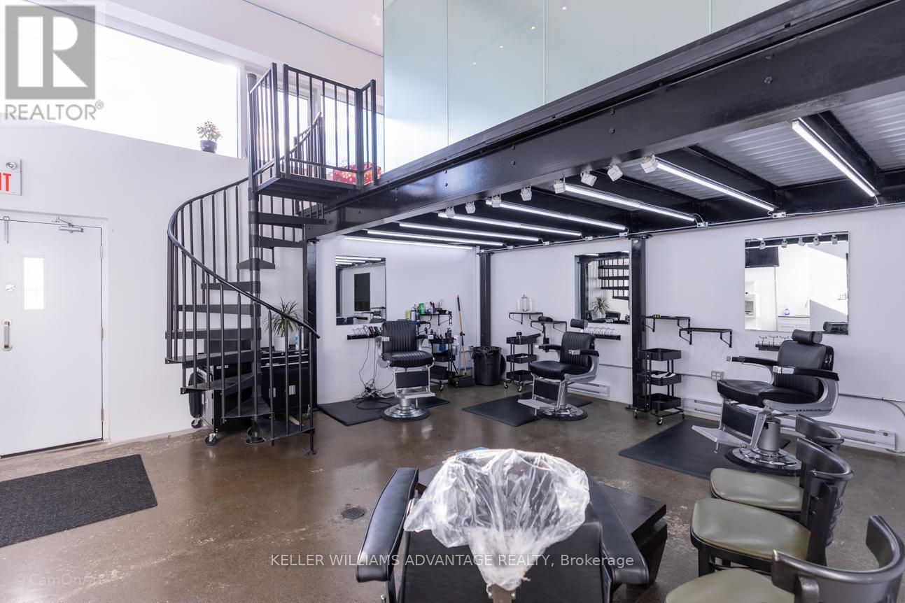 Photo 4 of 3 374 376 Bathurst Street, Toronto ON