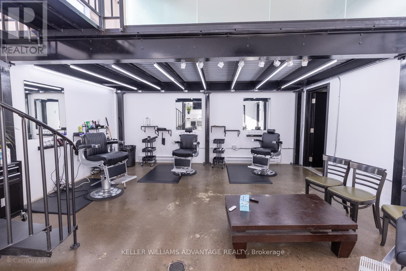 Photo 8 of 3 374 376 Bathurst Street, Toronto ON
