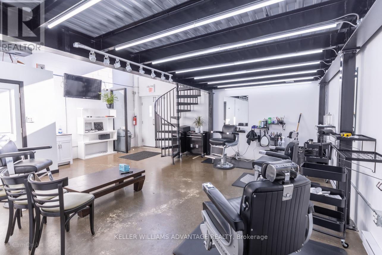 Photo 10 of 3 374 376 Bathurst Street, Toronto ON