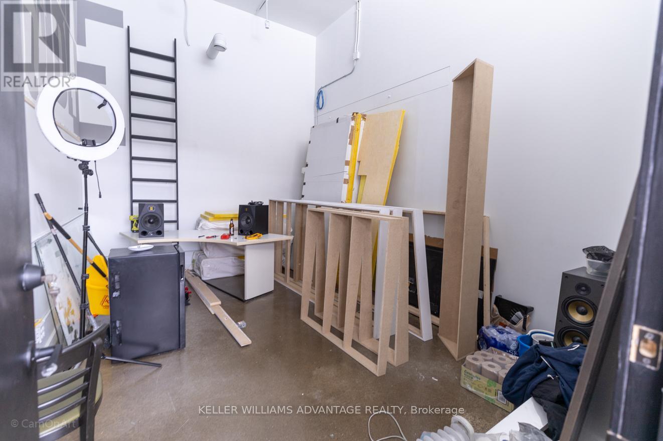 Photo 5 of 3 374 376 Bathurst Street, Toronto ON