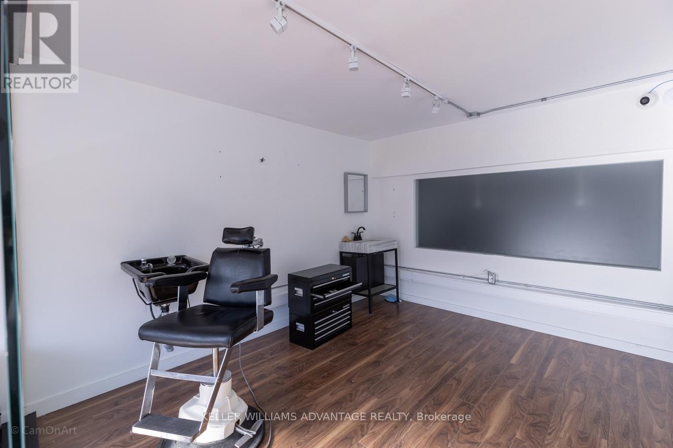 Photo 7 of 3 374 376 Bathurst Street, Toronto ON