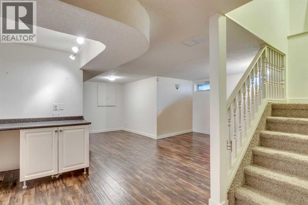 66, 70 Beacham Way NW, Calgary, Alberta
