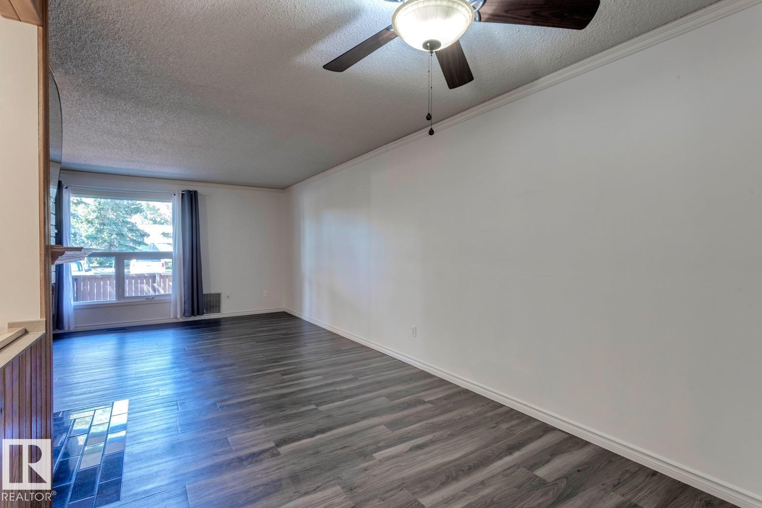 Photo 9 of 206 Surrey Gardens Gd Nw, Edmonton AB