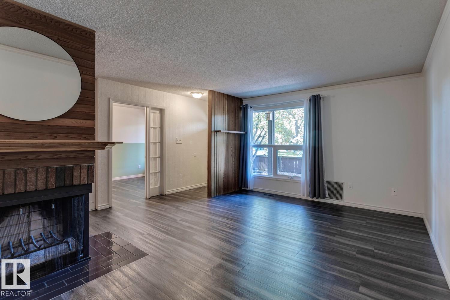 Photo 7 of 206 Surrey Gardens Gd Nw, Edmonton AB