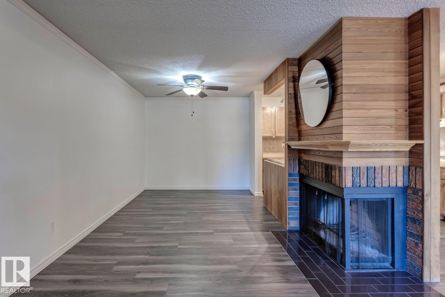 Photo 8 of 206 Surrey Gardens Gd Nw, Edmonton AB