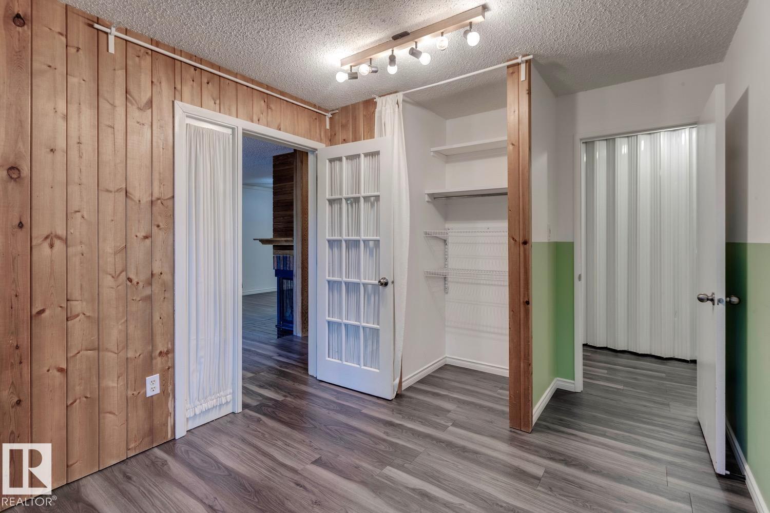 Photo 18 of 206 Surrey Gardens Gd Nw, Edmonton AB