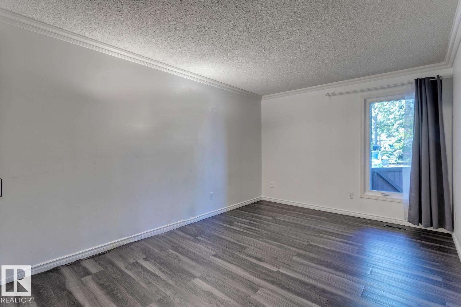 Photo 20 of 206 Surrey Gardens Gd Nw, Edmonton AB