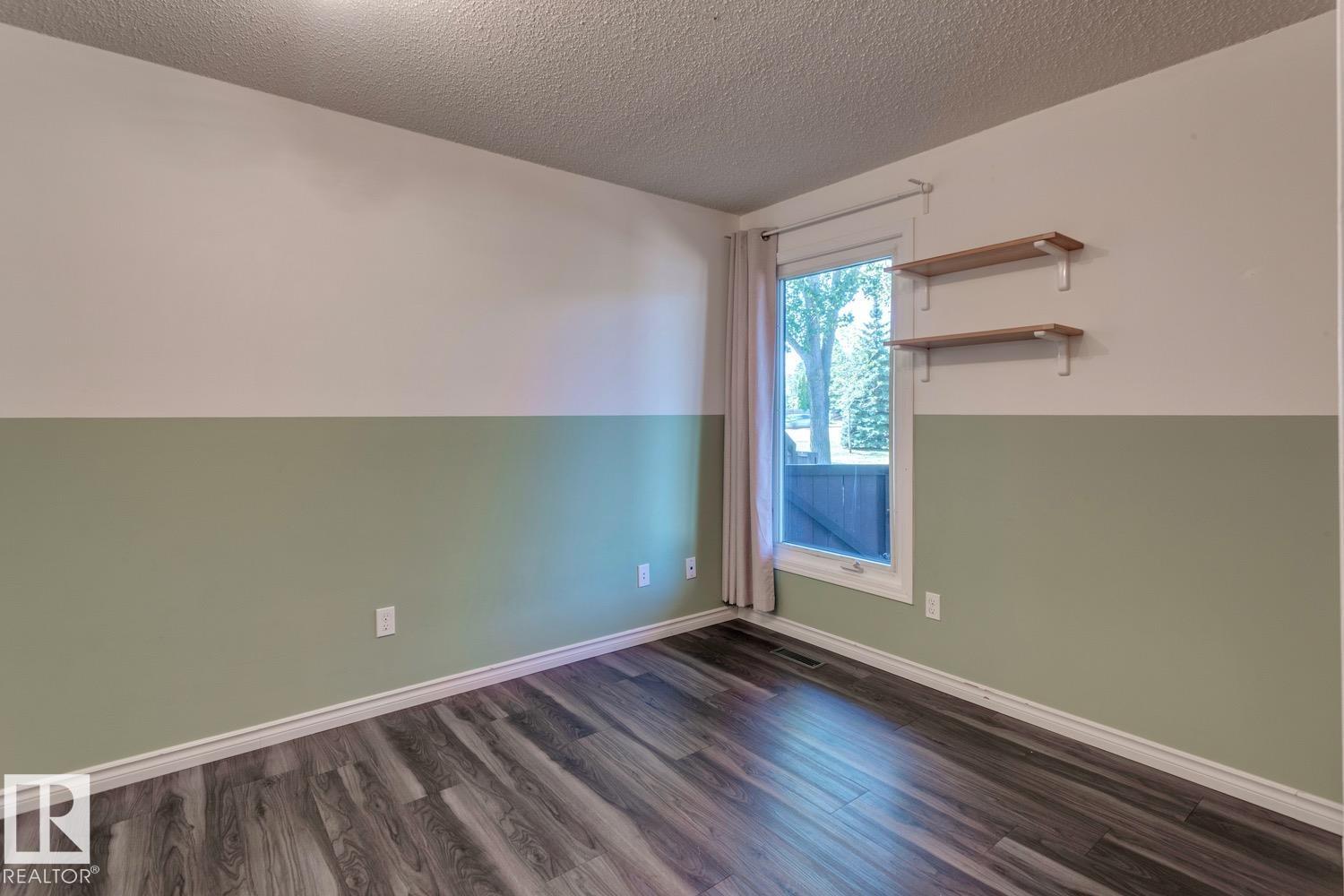 Photo 19 of 206 Surrey Gardens Gd Nw, Edmonton AB
