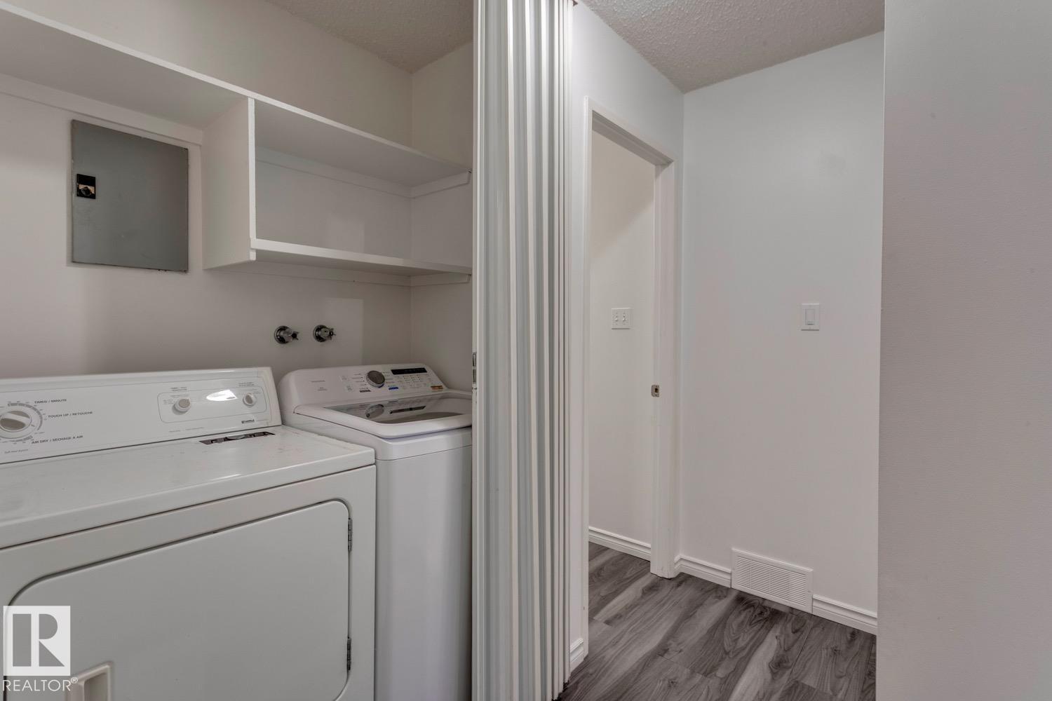 Photo 26 of 206 Surrey Gardens Gd Nw, Edmonton AB