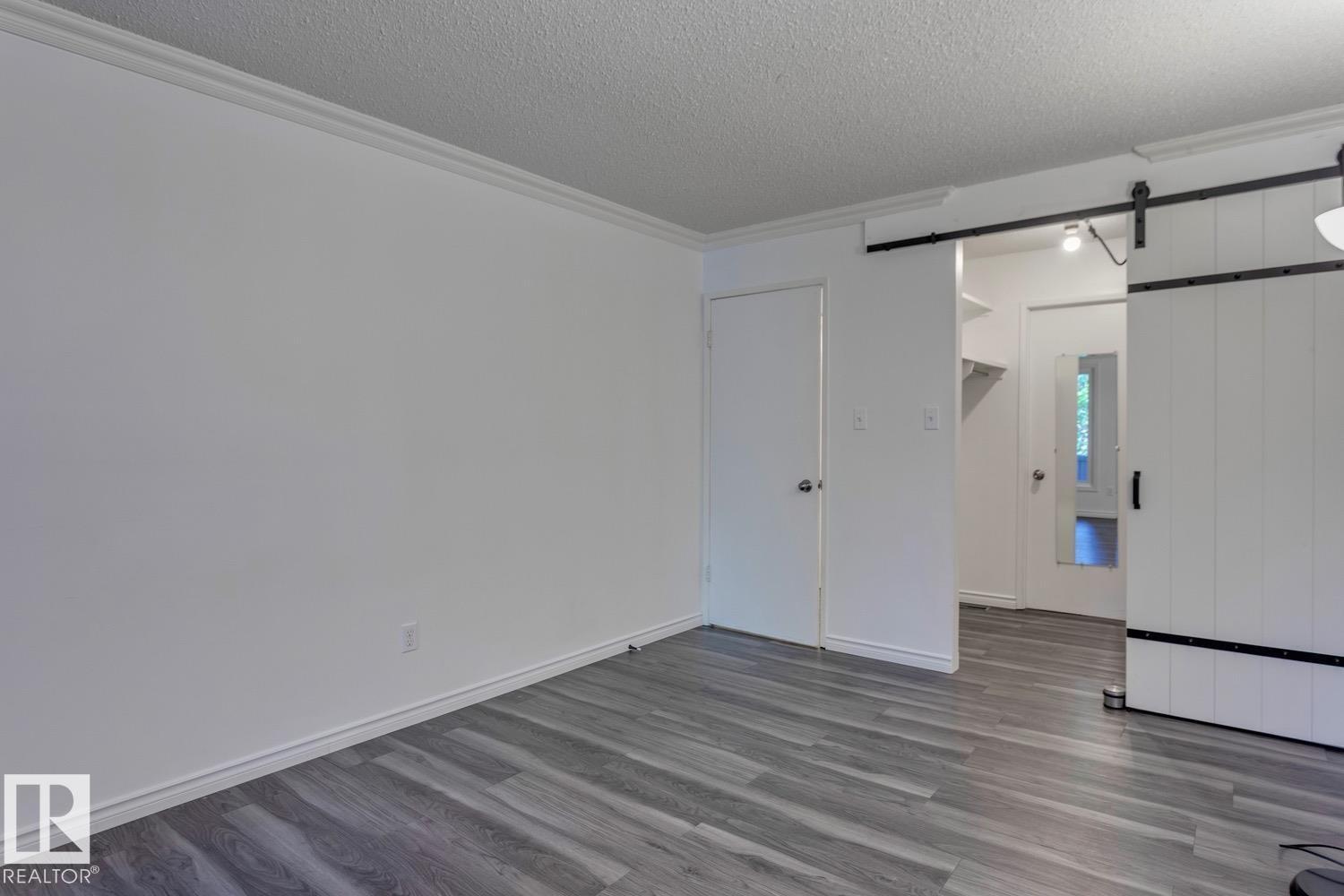 Photo 23 of 206 Surrey Gardens Gd Nw, Edmonton AB