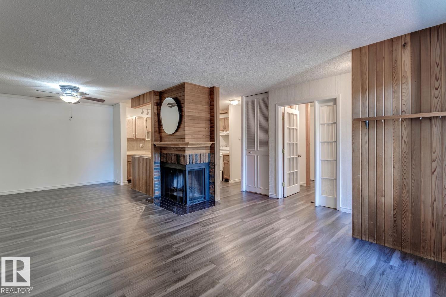 Photo 17 of 206 Surrey Gardens Gd Nw, Edmonton AB