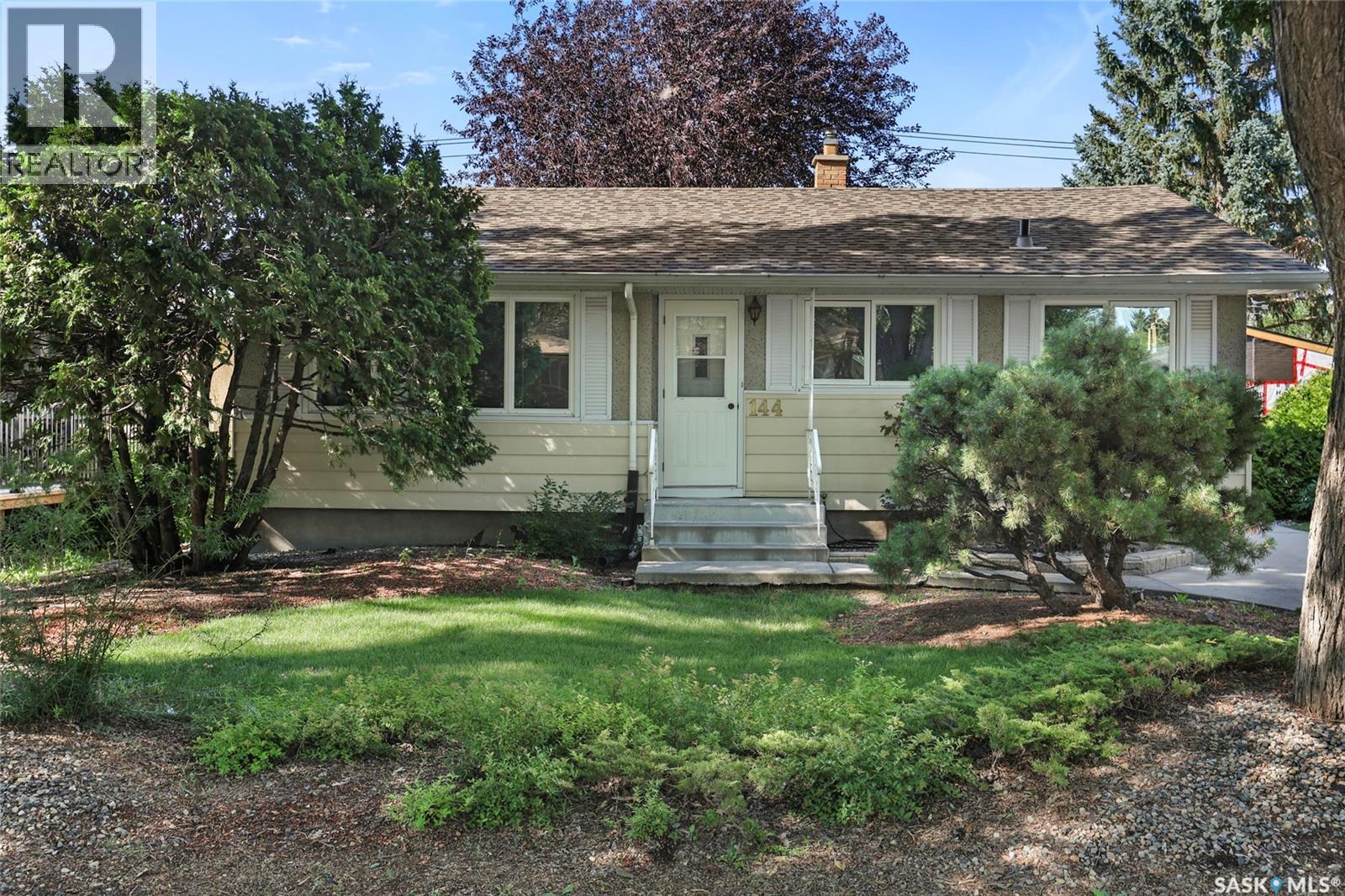 Photo 2 of 144 Woodward Avenue, Regina SK
