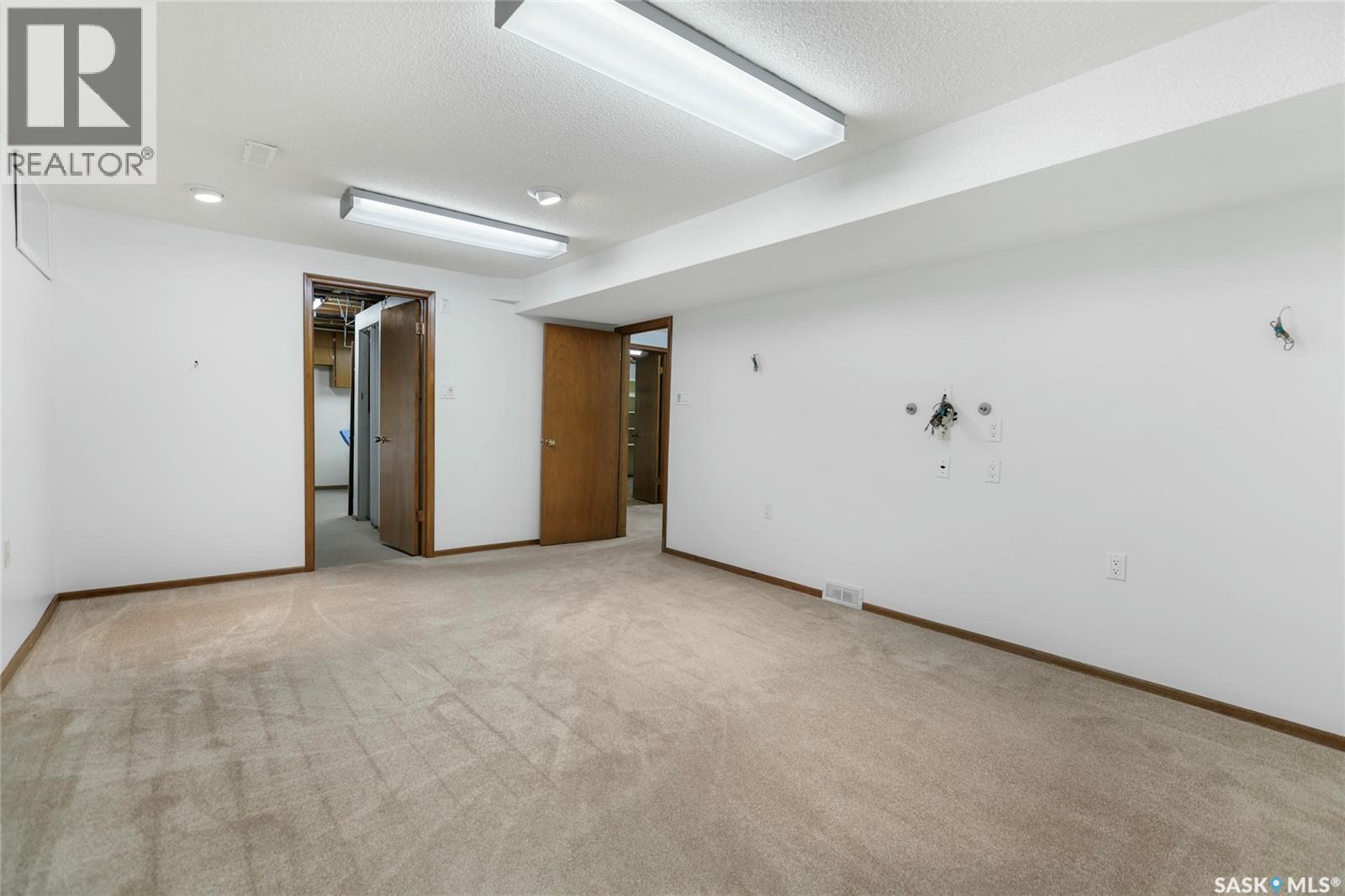 Photo 26 of 144 Woodward Avenue, Regina SK