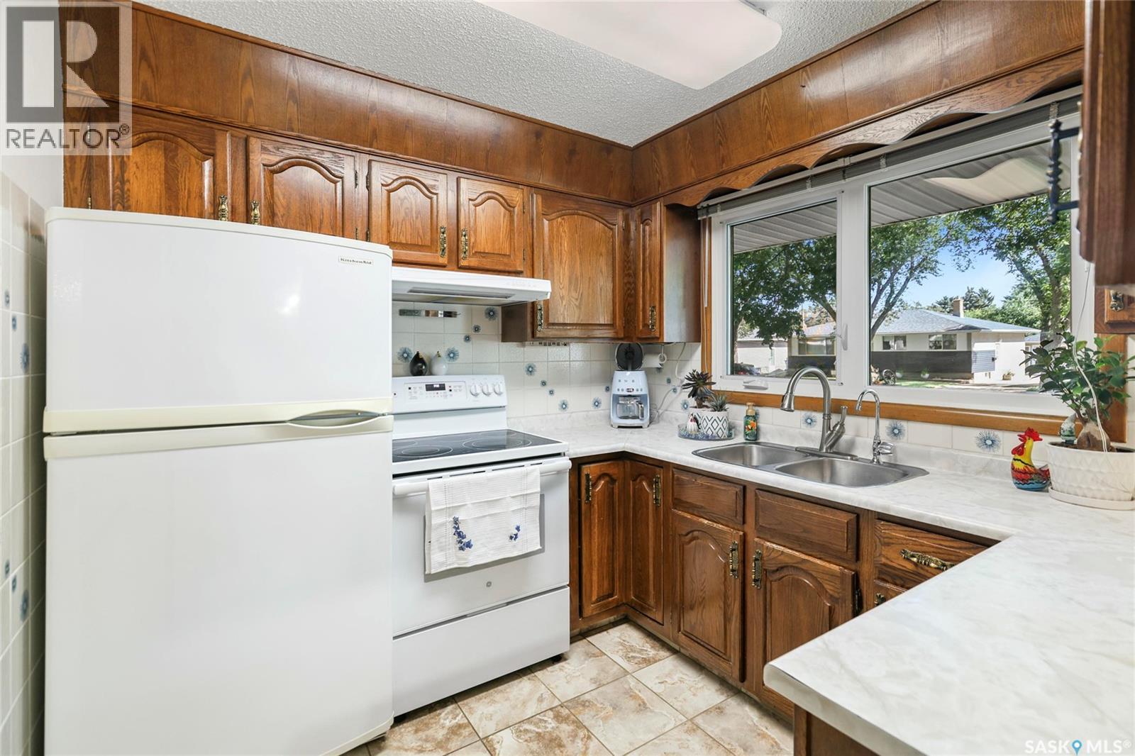 Photo 8 of 144 Woodward Avenue, Regina SK