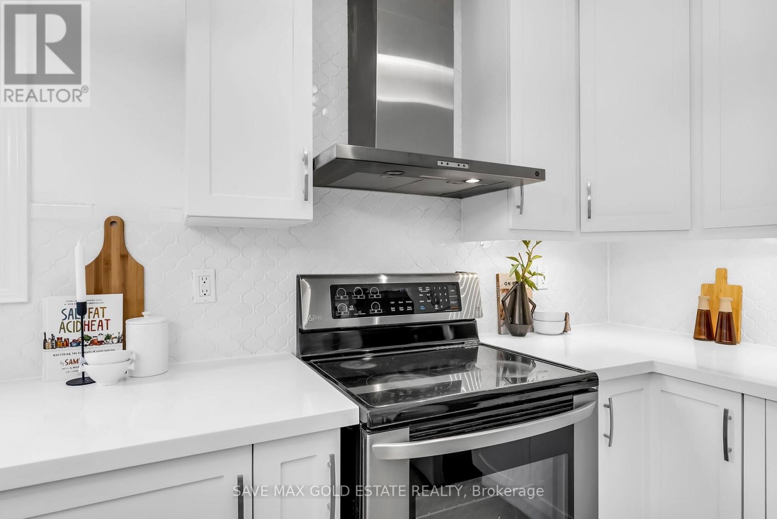 Photo 18 of 2259 Meadowland Drive N, Oakville ON