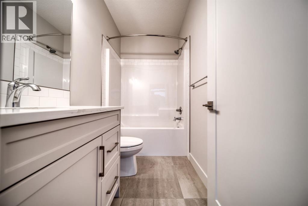 Single Family House for Sale in  Royal Elm Green NW Royal Oak Calgary 
