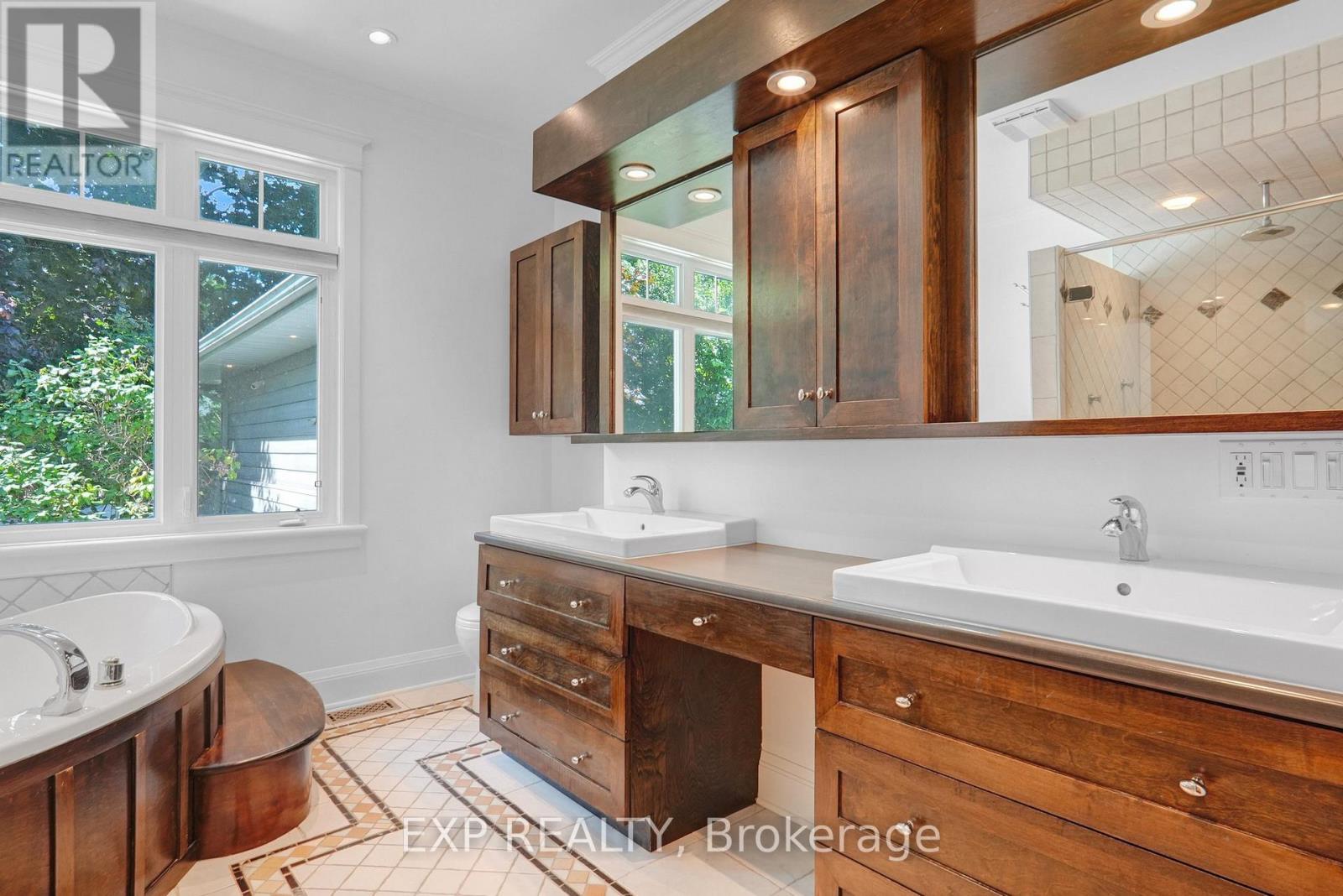 Photo 24 of 72 Delong Drive, Ottawa ON