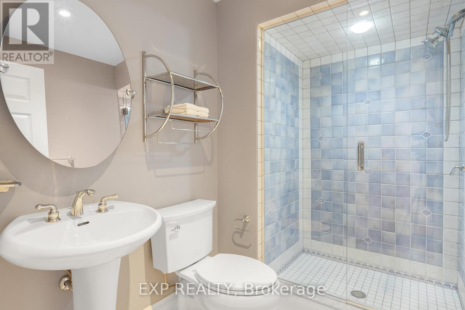 Photo 12 of 72 Delong Drive, Ottawa ON