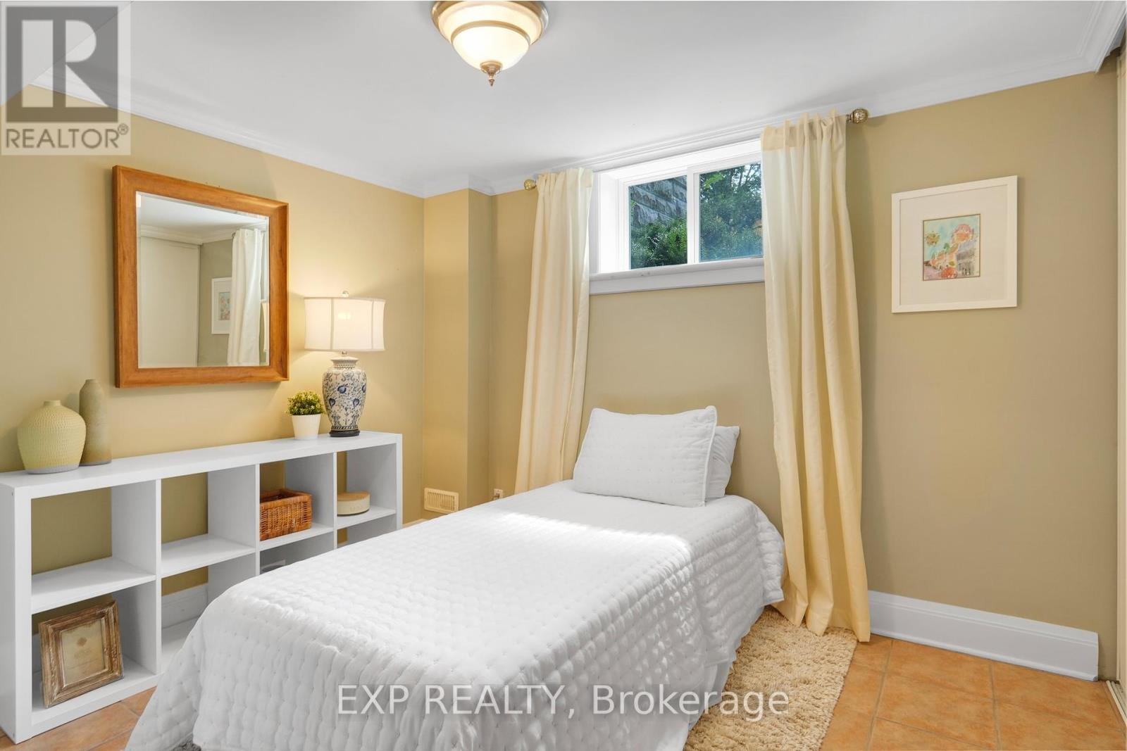 Photo 16 of 72 Delong Drive, Ottawa ON