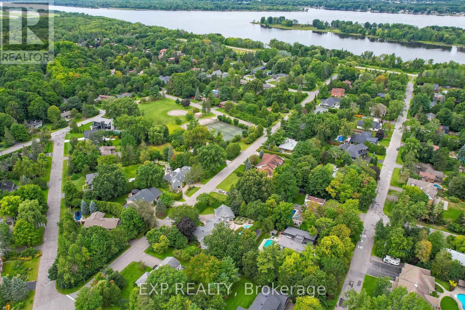 Photo 31 of 72 Delong Drive, Ottawa ON