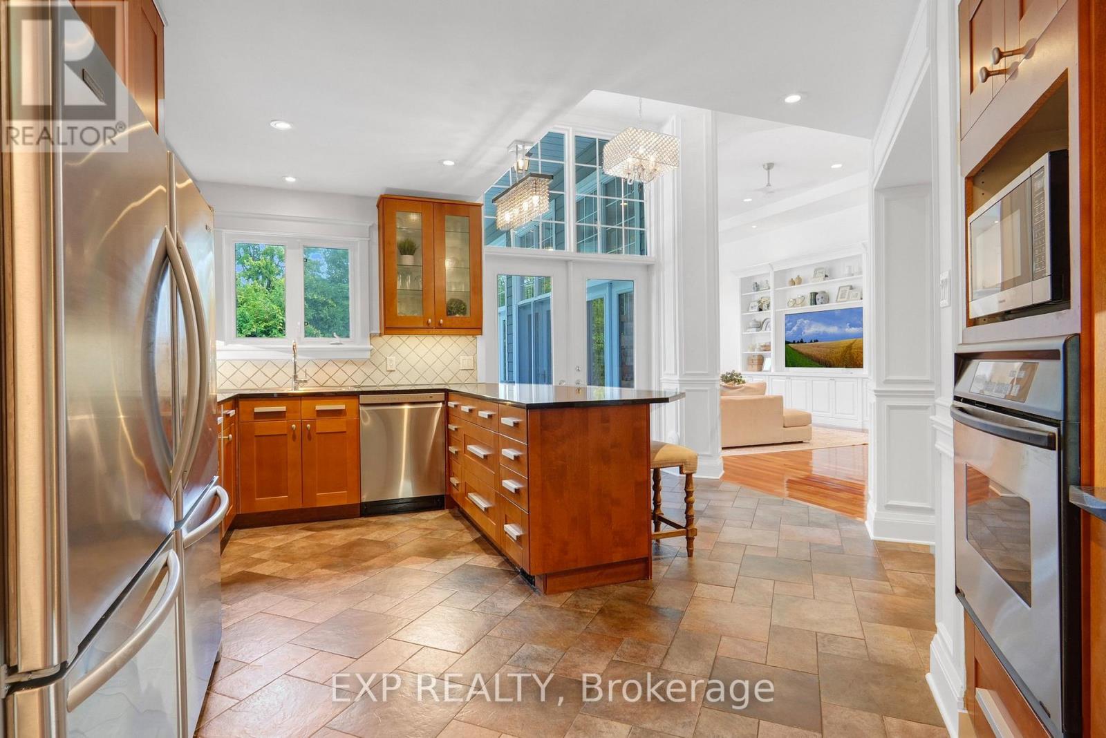 Photo 7 of 72 Delong Drive, Ottawa ON