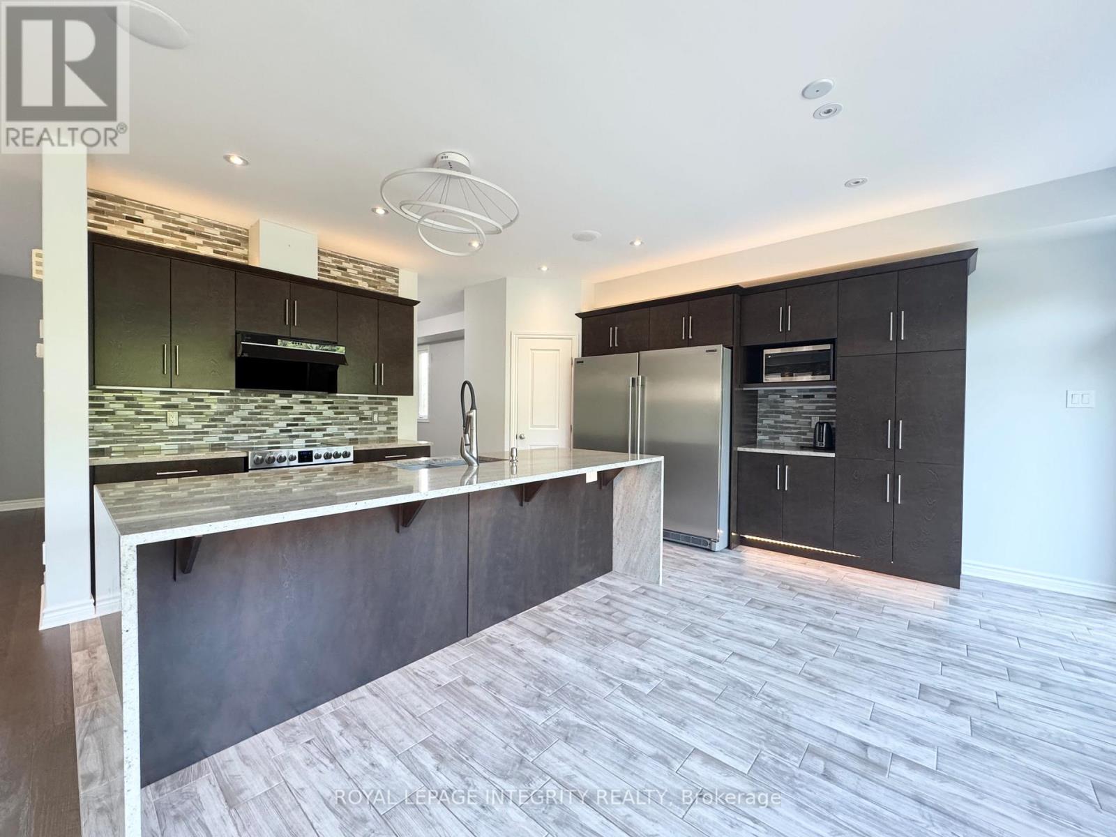 Photo 4 of 170 Escarpment Crescent, Ottawa ON