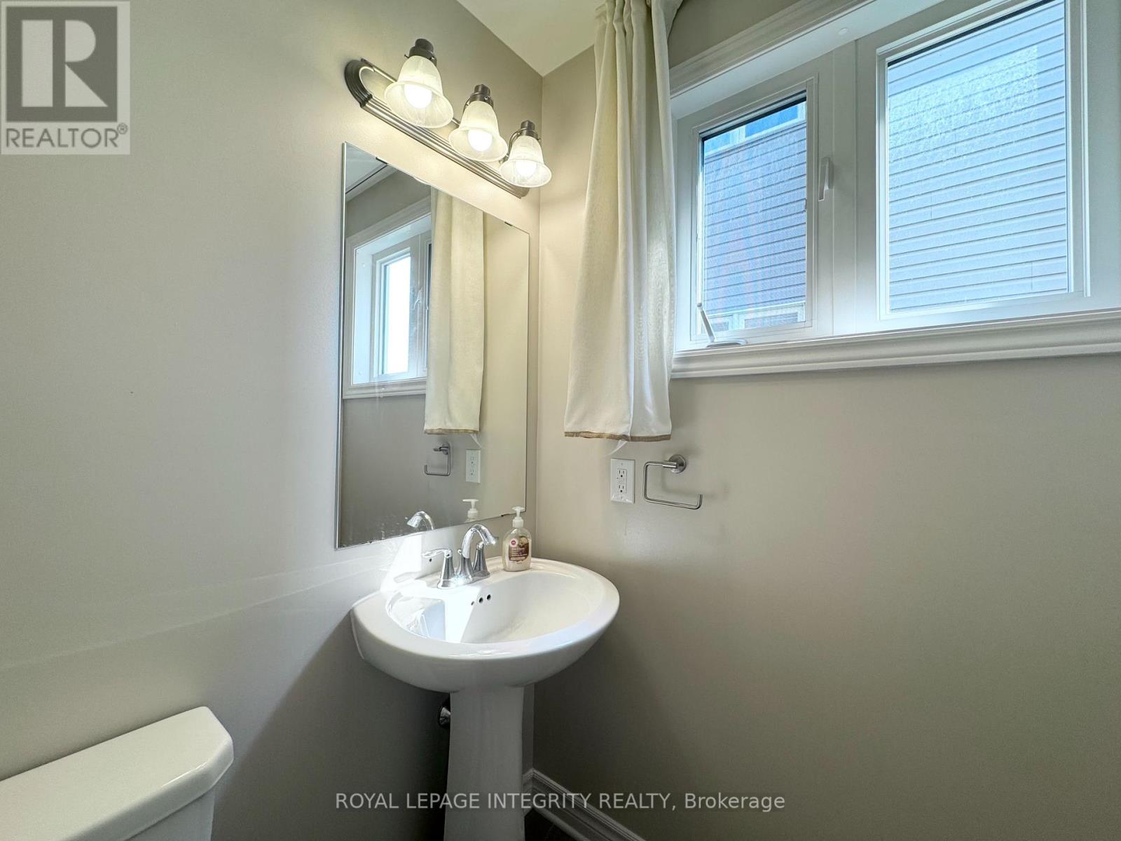Photo 7 of 170 Escarpment Crescent, Ottawa ON