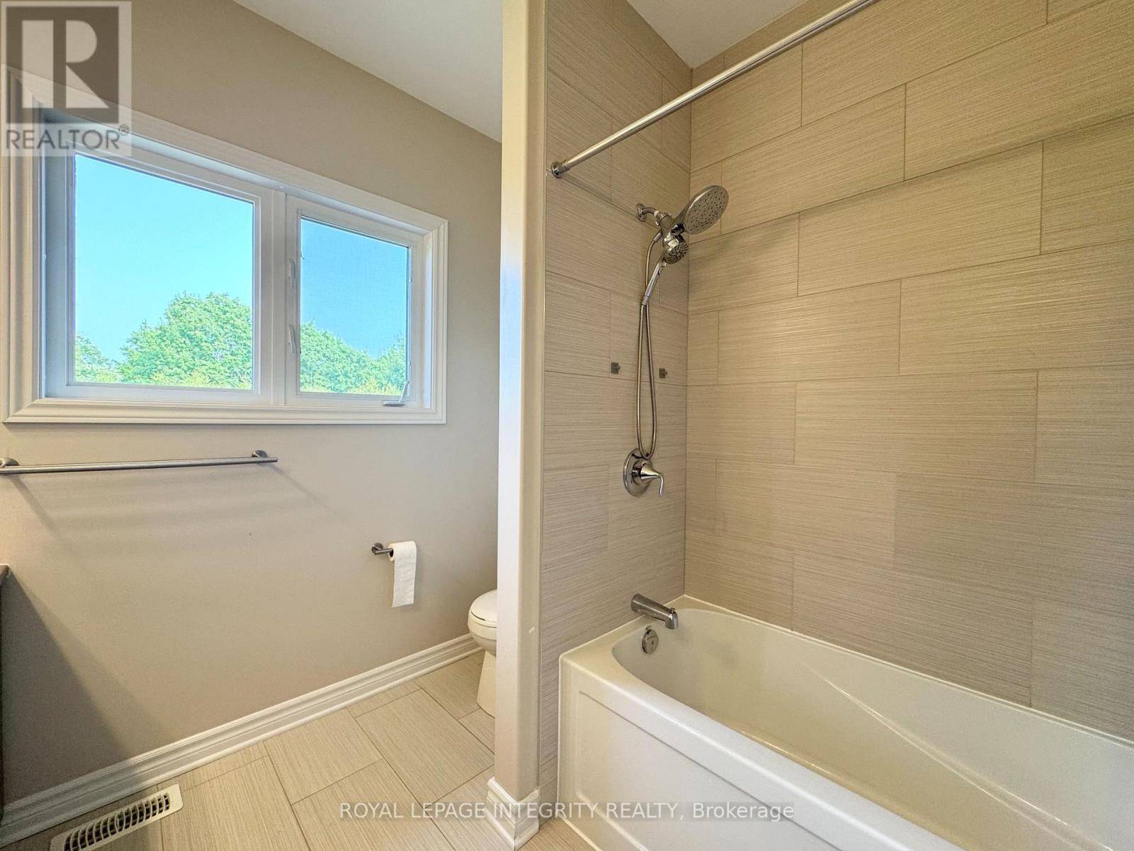 Photo 9 of 170 Escarpment Crescent, Ottawa ON
